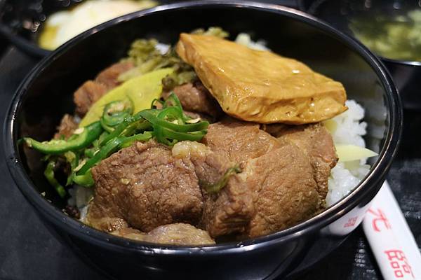 花蓮市=<食>滷大夫新城爌肉飯~蛋液+泡菜+滷汁=超級對味的啦= 花蓮市=<食>滷大夫新城爌肉飯~蛋液+泡菜+滷汁=超級對味的啦=