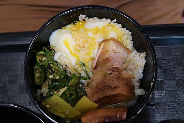 花蓮市=<食>滷大夫新城爌肉飯~蛋液+泡菜+滷汁=超級對味的啦= 花蓮市=<食>滷大夫新城爌肉飯~蛋液+泡菜+滷汁=超級對味的啦=