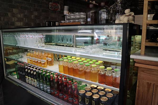 高雄鼓山區=<食>5號後院~中價位早午餐店*外國主廚*周末小酒館!真是偷得浮生半日閒呀~= 高雄鼓山區=<食>5號後院~中價位早午餐店*外國主廚*周末小酒館!真是偷得浮生半日閒呀~=