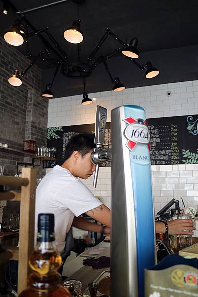 高雄鼓山區=<食>5號後院~中價位早午餐店*外國主廚*周末小酒館!真是偷得浮生半日閒呀~= 高雄鼓山區=<食>5號後院~中價位早午餐店*外國主廚*周末小酒館!真是偷得浮生半日閒呀~=