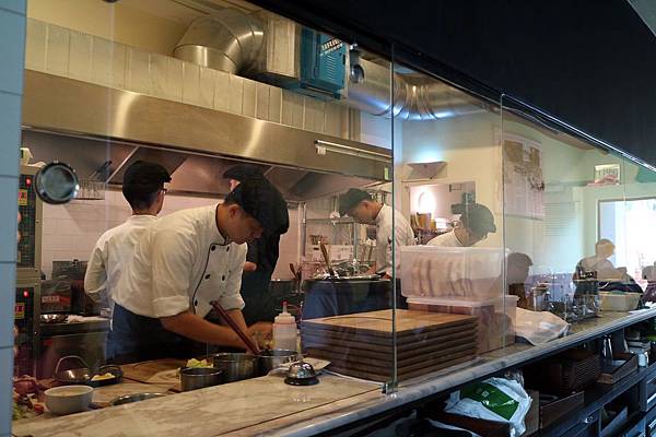 高雄鼓山區=<食>5號後院~中價位早午餐店*外國主廚*周末小酒館!真是偷得浮生半日閒呀~= 高雄鼓山區=<食>5號後院~中價位早午餐店*外國主廚*周末小酒館!真是偷得浮生半日閒呀~=