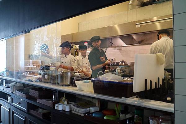 高雄鼓山區=<食>5號後院~中價位早午餐店*外國主廚*周末小酒館!真是偷得浮生半日閒呀~= 高雄鼓山區=<食>5號後院~中價位早午餐店*外國主廚*周末小酒館!真是偷得浮生半日閒呀~=