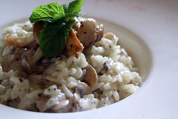 高雄鼓山區=<食>5號後院~中價位早午餐店*外國主廚*周末小酒館!真是偷得浮生半日閒呀~= 高雄鼓山區=<食>5號後院~中價位早午餐店*外國主廚*周末小酒館!真是偷得浮生半日閒呀~=