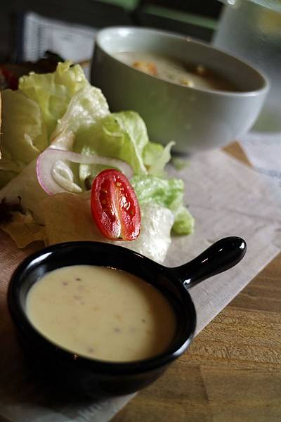 高雄鼓山區=<食>5號後院~中價位早午餐店*外國主廚*周末小酒館!真是偷得浮生半日閒呀~= 高雄鼓山區=<食>5號後院~中價位早午餐店*外國主廚*周末小酒館!真是偷得浮生半日閒呀~=