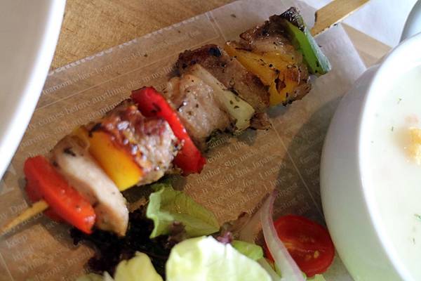 高雄鼓山區=<食>5號後院~中價位早午餐店*外國主廚*周末小酒館!真是偷得浮生半日閒呀~= 高雄鼓山區=<食>5號後院~中價位早午餐店*外國主廚*周末小酒館!真是偷得浮生半日閒呀~=