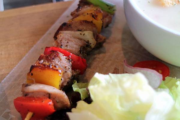 高雄鼓山區=<食>5號後院~中價位早午餐店*外國主廚*周末小酒館!真是偷得浮生半日閒呀~= 高雄鼓山區=<食>5號後院~中價位早午餐店*外國主廚*周末小酒館!真是偷得浮生半日閒呀~=