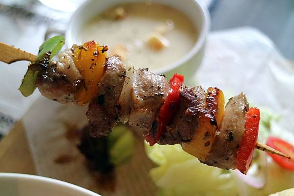 高雄鼓山區=<食>5號後院~中價位早午餐店*外國主廚*周末小酒館!真是偷得浮生半日閒呀~= 高雄鼓山區=<食>5號後院~中價位早午餐店*外國主廚*周末小酒館!真是偷得浮生半日閒呀~=