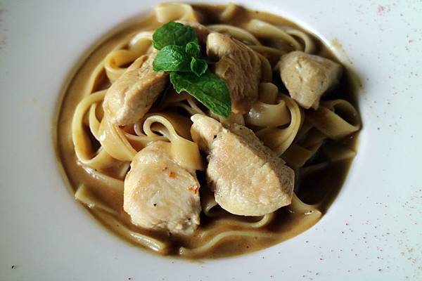 高雄鼓山區=<食>5號後院~中價位早午餐店*外國主廚*周末小酒館!真是偷得浮生半日閒呀~= 高雄鼓山區=<食>5號後院~中價位早午餐店*外國主廚*周末小酒館!真是偷得浮生半日閒呀~=