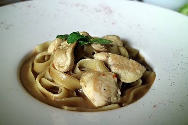 高雄鼓山區=<食>5號後院~中價位早午餐店*外國主廚*周末小酒館!真是偷得浮生半日閒呀~= 高雄鼓山區=<食>5號後院~中價位早午餐店*外國主廚*周末小酒館!真是偷得浮生半日閒呀~=