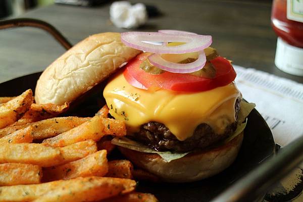 高雄鼓山區=<食>5號後院~中價位早午餐店*外國主廚*周末小酒館!真是偷得浮生半日閒呀~= 高雄鼓山區=<食>5號後院~中價位早午餐店*外國主廚*周末小酒館!真是偷得浮生半日閒呀~=