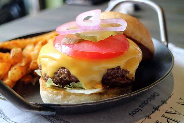 高雄鼓山區=<食>5號後院~中價位早午餐店*外國主廚*周末小酒館!真是偷得浮生半日閒呀~= 高雄鼓山區=<食>5號後院~中價位早午餐店*外國主廚*周末小酒館!真是偷得浮生半日閒呀~=