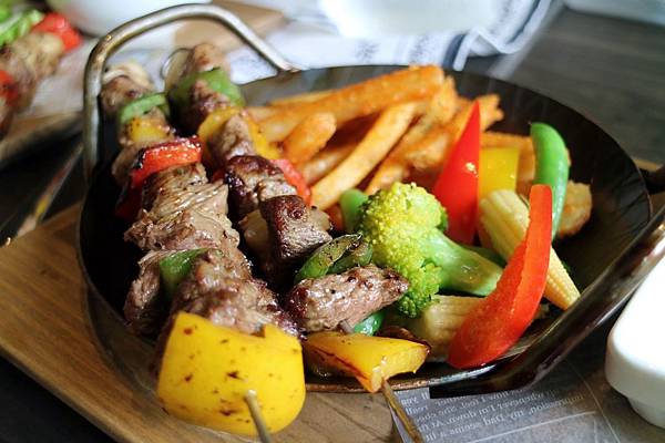 高雄鼓山區=<食>5號後院~中價位早午餐店*外國主廚*周末小酒館!真是偷得浮生半日閒呀~= 高雄鼓山區=<食>5號後院~中價位早午餐店*外國主廚*周末小酒館!真是偷得浮生半日閒呀~=