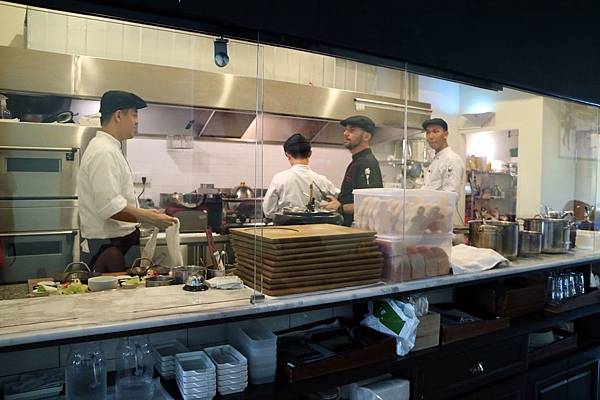 高雄鼓山區=<食>5號後院~中價位早午餐店*外國主廚*周末小酒館!真是偷得浮生半日閒呀~= 高雄鼓山區=<食>5號後院~中價位早午餐店*外國主廚*周末小酒館!真是偷得浮生半日閒呀~=