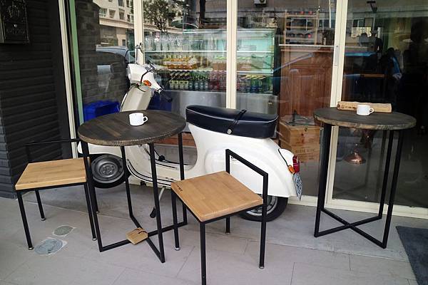 高雄鼓山區=<食>5號後院~中價位早午餐店*外國主廚*周末小酒館!真是偷得浮生半日閒呀~= 高雄鼓山區=<食>5號後院~中價位早午餐店*外國主廚*周末小酒館!真是偷得浮生半日閒呀~=