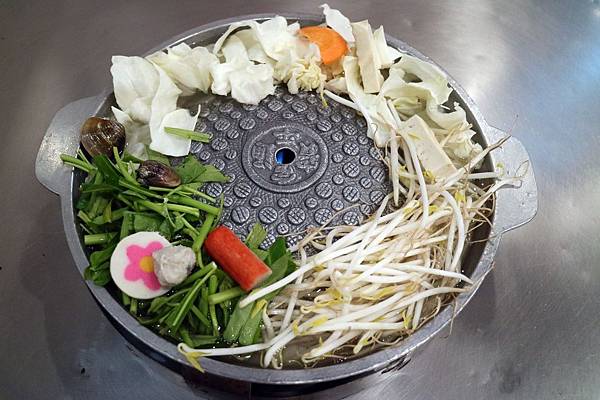 高雄三民區=<食>大老爺韓國烤肉~cp值好高好高一鍋150元吃飽飽的好滿足=