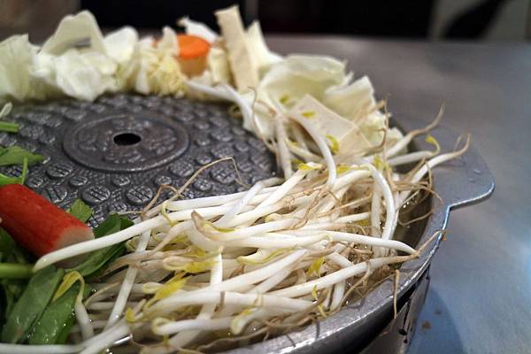 高雄三民區=<食>大老爺韓國烤肉~cp值好高好高一鍋150元吃飽飽的好滿足=