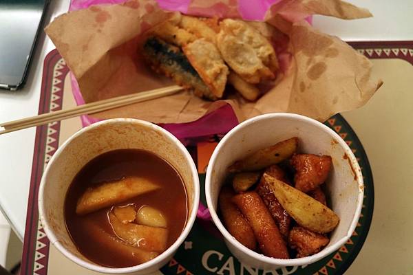 高雄三民區=<食>韓國路邊攤~辣的夠味的辣炒年糕搭配上香甜炸雞,不用飛韓國就在高雄= 高雄三民區=<食>韓國路邊攤~辣的夠味的辣炒年糕搭配上香甜炸雞,不用飛韓國就在高雄=