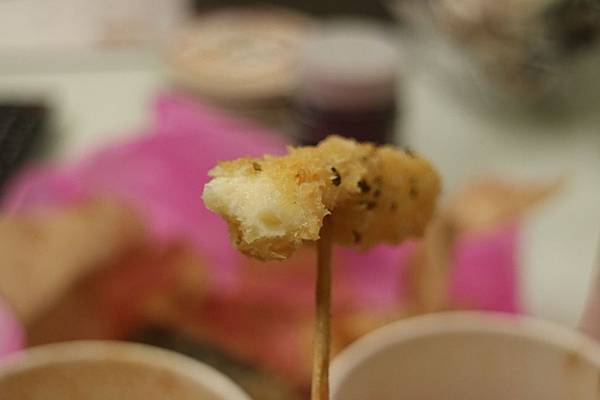 高雄三民區=<食>韓國路邊攤~辣的夠味的辣炒年糕搭配上香甜炸雞,不用飛韓國就在高雄= 高雄三民區=<食>韓國路邊攤~辣的夠味的辣炒年糕搭配上香甜炸雞,不用飛韓國就在高雄=