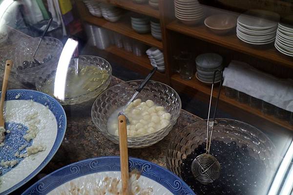 高雄鼓山區=<食>福中居~芝麻圓大推的好吃,cp值高高的夏日甜品店= 高雄鼓山區=<食>福中居~芝麻圓大推的好吃,cp值高高的夏日甜品店=