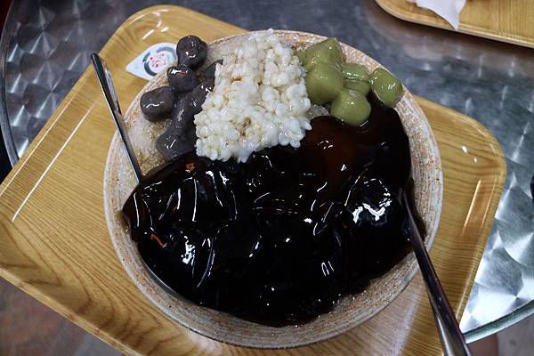 高雄鼓山區=<食>福中居~芝麻圓大推的好吃,cp值高高的夏日甜品店= 高雄鼓山區=<食>福中居~芝麻圓大推的好吃,cp值高高的夏日甜品店=