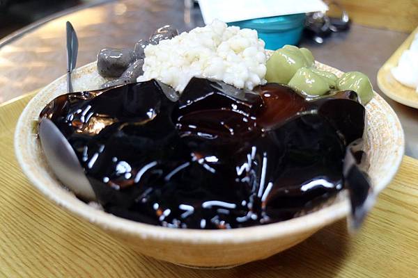 高雄鼓山區=<食>福中居~芝麻圓大推的好吃,cp值高高的夏日甜品店= 高雄鼓山區=<食>福中居~芝麻圓大推的好吃,cp值高高的夏日甜品店=