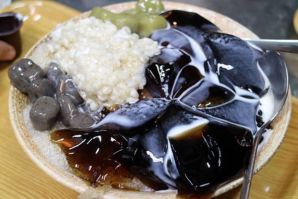 高雄鼓山區=<食>福中居~芝麻圓大推的好吃,cp值高高的夏日甜品店= 高雄鼓山區=<食>福中居~芝麻圓大推的好吃,cp值高高的夏日甜品店=