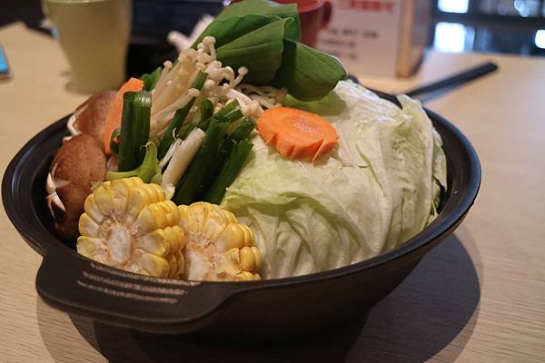 高雄鳳山區=<食>築饌日式料理~88元/138元讓你輕鬆吃新鮮日本丼飯~不能錯過的更是師傅用心純熟的技術及挑選的海鮮以及美味的海鮮鍋物,樣樣都吸引人啊= 高雄鳳山區=<食>築饌日式料理~88元/138元讓你輕鬆吃新鮮日本丼飯~不能錯過的更是師傅用心純熟的技術及挑選的海鮮以及美味的海鮮鍋物,樣樣都吸引人啊=