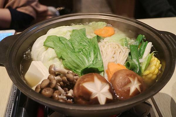 高雄鳳山區=<食>築饌日式料理~88元/138元讓你輕鬆吃新鮮日本丼飯~不能錯過的更是師傅用心純熟的技術及挑選的海鮮以及美味的海鮮鍋物,樣樣都吸引人啊= 高雄鳳山區=<食>築饌日式料理~88元/138元讓你輕鬆吃新鮮日本丼飯~不能錯過的更是師傅用心純熟的技術及挑選的海鮮以及美味的海鮮鍋物,樣樣都吸引人啊=