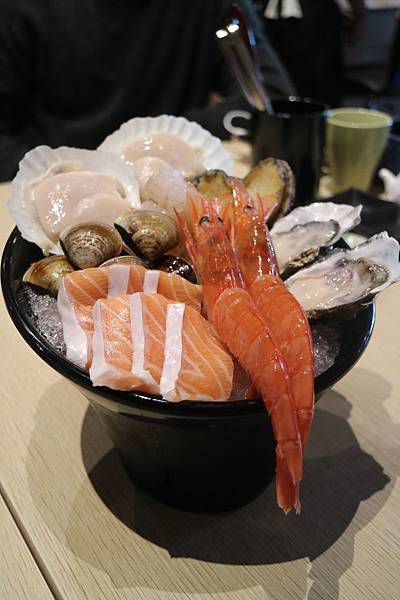 高雄鳳山區=<食>築饌日式料理~88元/138元讓你輕鬆吃新鮮日本丼飯~不能錯過的更是師傅用心純熟的技術及挑選的海鮮以及美味的海鮮鍋物,樣樣都吸引人啊= 高雄鳳山區=<食>築饌日式料理~88元/138元讓你輕鬆吃新鮮日本丼飯~不能錯過的更是師傅用心純熟的技術及挑選的海鮮以及美味的海鮮鍋物,樣樣都吸引人啊=