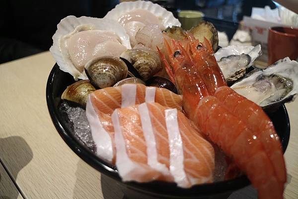 高雄鳳山區=<食>築饌日式料理~88元/138元讓你輕鬆吃新鮮日本丼飯~不能錯過的更是師傅用心純熟的技術及挑選的海鮮以及美味的海鮮鍋物,樣樣都吸引人啊= 高雄鳳山區=<食>築饌日式料理~88元/138元讓你輕鬆吃新鮮日本丼飯~不能錯過的更是師傅用心純熟的技術及挑選的海鮮以及美味的海鮮鍋物,樣樣都吸引人啊=