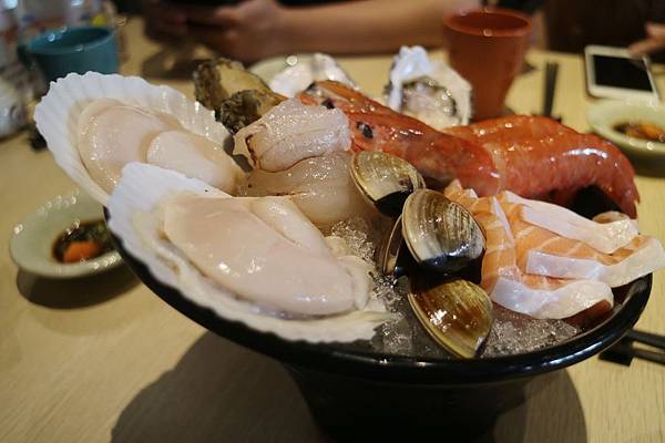 高雄鳳山區=<食>築饌日式料理~88元/138元讓你輕鬆吃新鮮日本丼飯~不能錯過的更是師傅用心純熟的技術及挑選的海鮮以及美味的海鮮鍋物,樣樣都吸引人啊= 高雄鳳山區=<食>築饌日式料理~88元/138元讓你輕鬆吃新鮮日本丼飯~不能錯過的更是師傅用心純熟的技術及挑選的海鮮以及美味的海鮮鍋物,樣樣都吸引人啊=