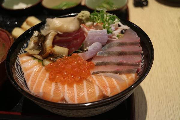 高雄鳳山區=<食>築饌日式料理~88元/138元讓你輕鬆吃新鮮日本丼飯~不能錯過的更是師傅用心純熟的技術及挑選的海鮮以及美味的海鮮鍋物,樣樣都吸引人啊= 高雄鳳山區=<食>築饌日式料理~88元/138元讓你輕鬆吃新鮮日本丼飯~不能錯過的更是師傅用心純熟的技術及挑選的海鮮以及美味的海鮮鍋物,樣樣都吸引人啊=