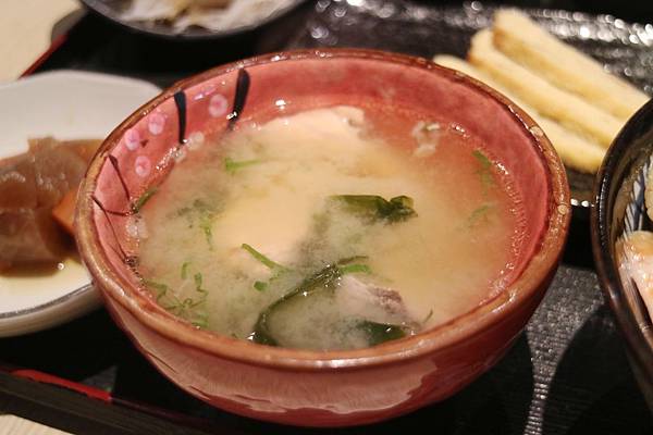 高雄鳳山區=<食>築饌日式料理~88元/138元讓你輕鬆吃新鮮日本丼飯~不能錯過的更是師傅用心純熟的技術及挑選的海鮮以及美味的海鮮鍋物,樣樣都吸引人啊= 高雄鳳山區=<食>築饌日式料理~88元/138元讓你輕鬆吃新鮮日本丼飯~不能錯過的更是師傅用心純熟的技術及挑選的海鮮以及美味的海鮮鍋物,樣樣都吸引人啊=