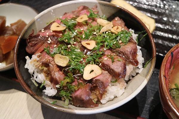 高雄鳳山區=<食>築饌日式料理~88元/138元讓你輕鬆吃新鮮日本丼飯~不能錯過的更是師傅用心純熟的技術及挑選的海鮮以及美味的海鮮鍋物,樣樣都吸引人啊= 高雄鳳山區=<食>築饌日式料理~88元/138元讓你輕鬆吃新鮮日本丼飯~不能錯過的更是師傅用心純熟的技術及挑選的海鮮以及美味的海鮮鍋物,樣樣都吸引人啊=