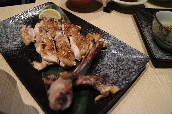 高雄鳳山區=<食>築饌日式料理~88元/138元讓你輕鬆吃新鮮日本丼飯~不能錯過的更是師傅用心純熟的技術及挑選的海鮮以及美味的海鮮鍋物,樣樣都吸引人啊= 高雄鳳山區=<食>築饌日式料理~88元/138元讓你輕鬆吃新鮮日本丼飯~不能錯過的更是師傅用心純熟的技術及挑選的海鮮以及美味的海鮮鍋物,樣樣都吸引人啊=