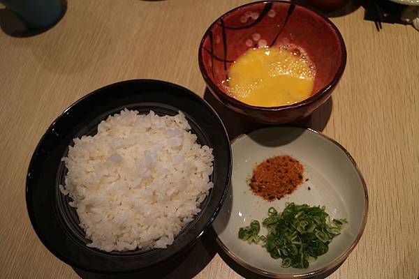 高雄鳳山區=<食>築饌日式料理~88元/138元讓你輕鬆吃新鮮日本丼飯~不能錯過的更是師傅用心純熟的技術及挑選的海鮮以及美味的海鮮鍋物,樣樣都吸引人啊= 高雄鳳山區=<食>築饌日式料理~88元/138元讓你輕鬆吃新鮮日本丼飯~不能錯過的更是師傅用心純熟的技術及挑選的海鮮以及美味的海鮮鍋物,樣樣都吸引人啊=