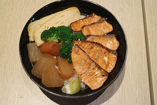 高雄鳳山區=<食>築饌日式料理~88元/138元讓你輕鬆吃新鮮日本丼飯~不能錯過的更是師傅用心純熟的技術及挑選的海鮮以及美味的海鮮鍋物,樣樣都吸引人啊= 高雄鳳山區=<食>築饌日式料理~88元/138元讓你輕鬆吃新鮮日本丼飯~不能錯過的更是師傅用心純熟的技術及挑選的海鮮以及美味的海鮮鍋物,樣樣都吸引人啊=