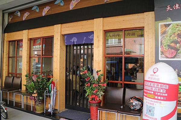 高雄鳳山區=<食>築饌日式料理~88元/138元讓你輕鬆吃新鮮日本丼飯~不能錯過的更是師傅用心純熟的技術及挑選的海鮮以及美味的海鮮鍋物,樣樣都吸引人啊= 高雄鳳山區=<食>築饌日式料理~88元/138元讓你輕鬆吃新鮮日本丼飯~不能錯過的更是師傅用心純熟的技術及挑選的海鮮以及美味的海鮮鍋物,樣樣都吸引人啊=