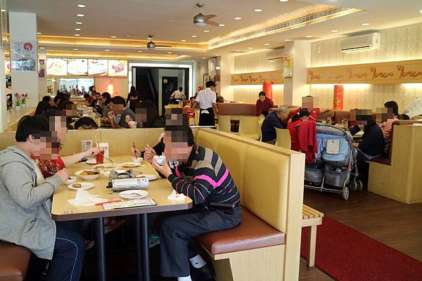 台中北區=<食>香港仔茶餐廳-五權店~阿秋大肥鵝你太邱，跨足香港茶餐廳！把港式的感覺在台中完整呈現=