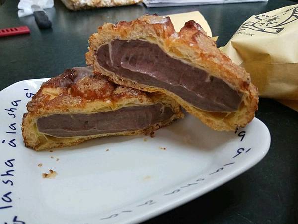 高雄新興區=<食>猜心泡芙~猜呀猜呀猜不透你的心~排隊樂樂長,就只為了這手工泡芙*慢來你就改日請早囉!= 高雄新興區=<食>猜心泡芙~猜呀猜呀猜不透你的心~排隊樂樂長,就只為了這手工泡芙*慢來你就改日請早囉!=