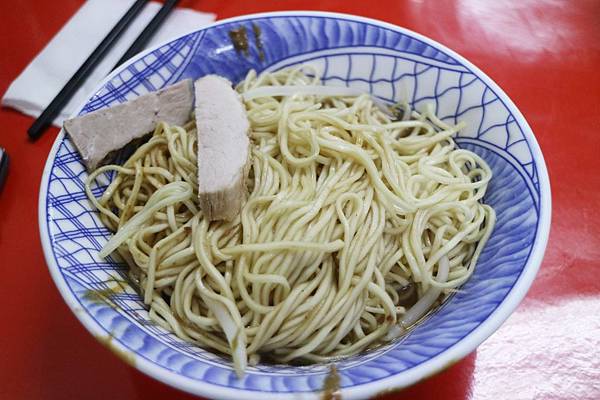 高雄前鎮區=<食>文璋陽春麵~用心交陪的麵店*一種溫度感情傳達彷彿去到鄰居家吃麵的概念*高雄排隊麵店= 高雄前鎮區=<食>文璋陽春麵~用心交陪的麵店*一種溫度感情傳達彷彿去到鄰居家吃麵的概念*高雄排隊麵店=