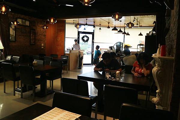 屏東潮州鎮=<吃飽>拾玖義洋食館 Nineteen~潮州美食推薦＊泰式酸辣漁夫豐盛海鮮＊串燒霜降松阪豬必吃!＊讓你吃鹹吃甜喝冰沙喝咖啡樣樣有=