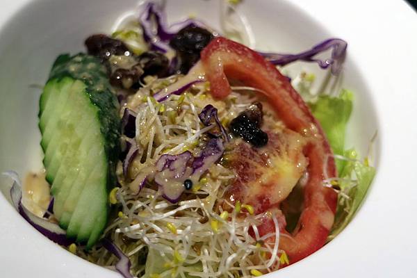 屏東潮州鎮=<吃飽>拾玖義洋食館 Nineteen~潮州美食推薦＊泰式酸辣漁夫豐盛海鮮＊串燒霜降松阪豬必吃!＊讓你吃鹹吃甜喝冰沙喝咖啡樣樣有=