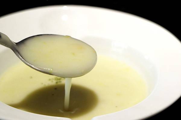 屏東潮州鎮=<吃飽>拾玖義洋食館 Nineteen~潮州美食推薦＊泰式酸辣漁夫豐盛海鮮＊串燒霜降松阪豬必吃!＊讓你吃鹹吃甜喝冰沙喝咖啡樣樣有=