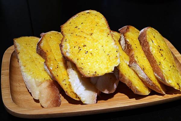 屏東潮州鎮=<吃飽>拾玖義洋食館 Nineteen~潮州美食推薦＊泰式酸辣漁夫豐盛海鮮＊串燒霜降松阪豬必吃!＊讓你吃鹹吃甜喝冰沙喝咖啡樣樣有=