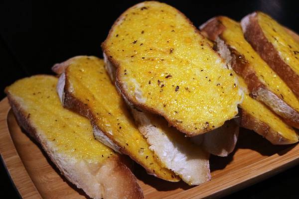 屏東潮州鎮=<吃飽>拾玖義洋食館 Nineteen~潮州美食推薦＊泰式酸辣漁夫豐盛海鮮＊串燒霜降松阪豬必吃!＊讓你吃鹹吃甜喝冰沙喝咖啡樣樣有=