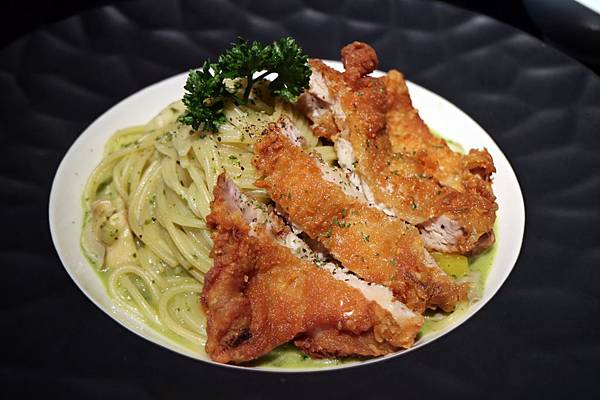 屏東潮州鎮=<吃飽>拾玖義洋食館 Nineteen~潮州美食推薦＊泰式酸辣漁夫豐盛海鮮＊串燒霜降松阪豬必吃!＊讓你吃鹹吃甜喝冰沙喝咖啡樣樣有=