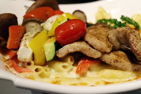 屏東潮州鎮=<吃飽>拾玖義洋食館 Nineteen~潮州美食推薦＊泰式酸辣漁夫豐盛海鮮＊串燒霜降松阪豬必吃!＊讓你吃鹹吃甜喝冰沙喝咖啡樣樣有=