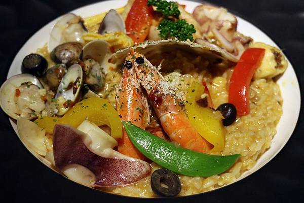 屏東潮州鎮=<吃飽>拾玖義洋食館 Nineteen~潮州美食推薦＊泰式酸辣漁夫豐盛海鮮＊串燒霜降松阪豬必吃!＊讓你吃鹹吃甜喝冰沙喝咖啡樣樣有=