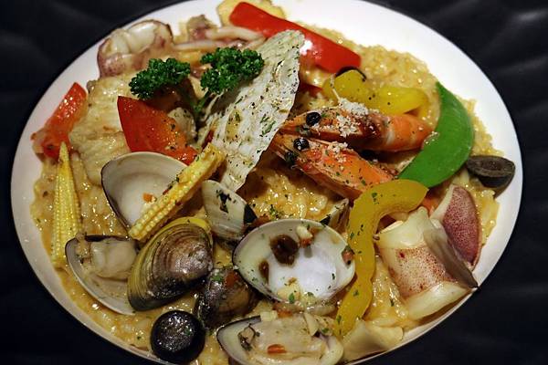 屏東潮州鎮=<吃飽>拾玖義洋食館 Nineteen~潮州美食推薦＊泰式酸辣漁夫豐盛海鮮＊串燒霜降松阪豬必吃!＊讓你吃鹹吃甜喝冰沙喝咖啡樣樣有=